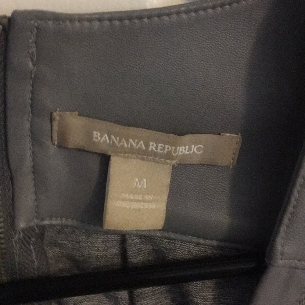Grey Sleeveless Blouse from Banana Republic - Picture 2 of 3